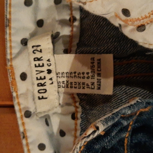 Flower Jean Shorts - Picture 2 of 3